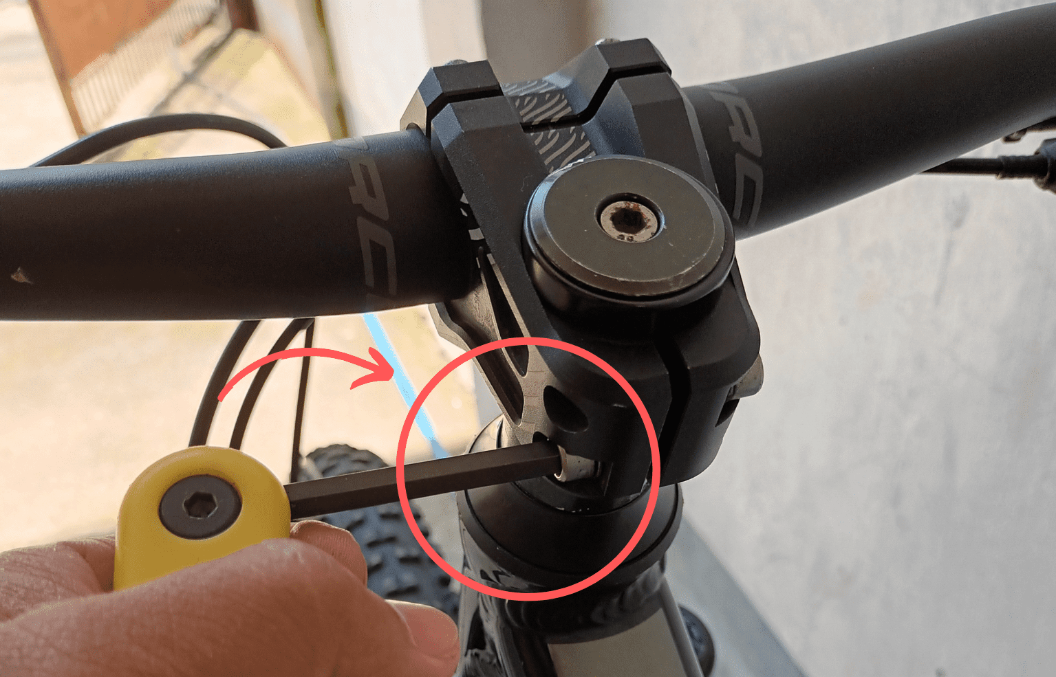 road bike handlebar adjustment