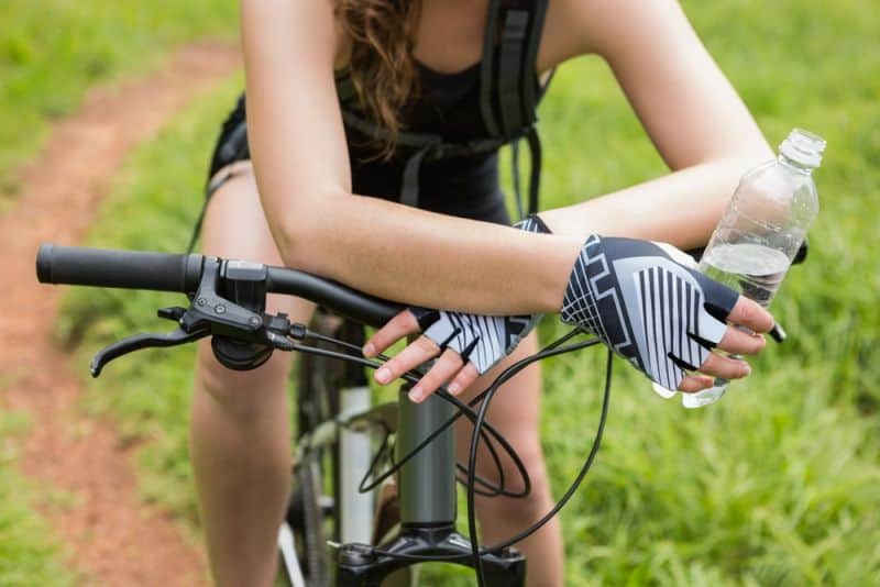Are Fingerless Gloves Better for Mountain Biking?